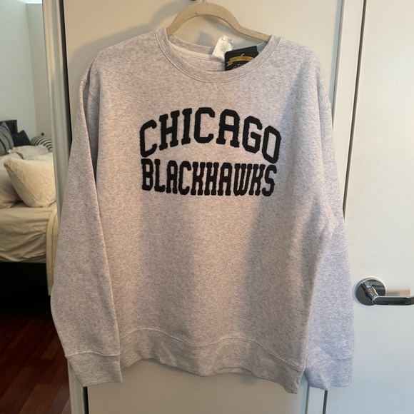 CHICAGO BLACKHAWKS grey crewneck sweatshirt NWT - Picture 1 of 4